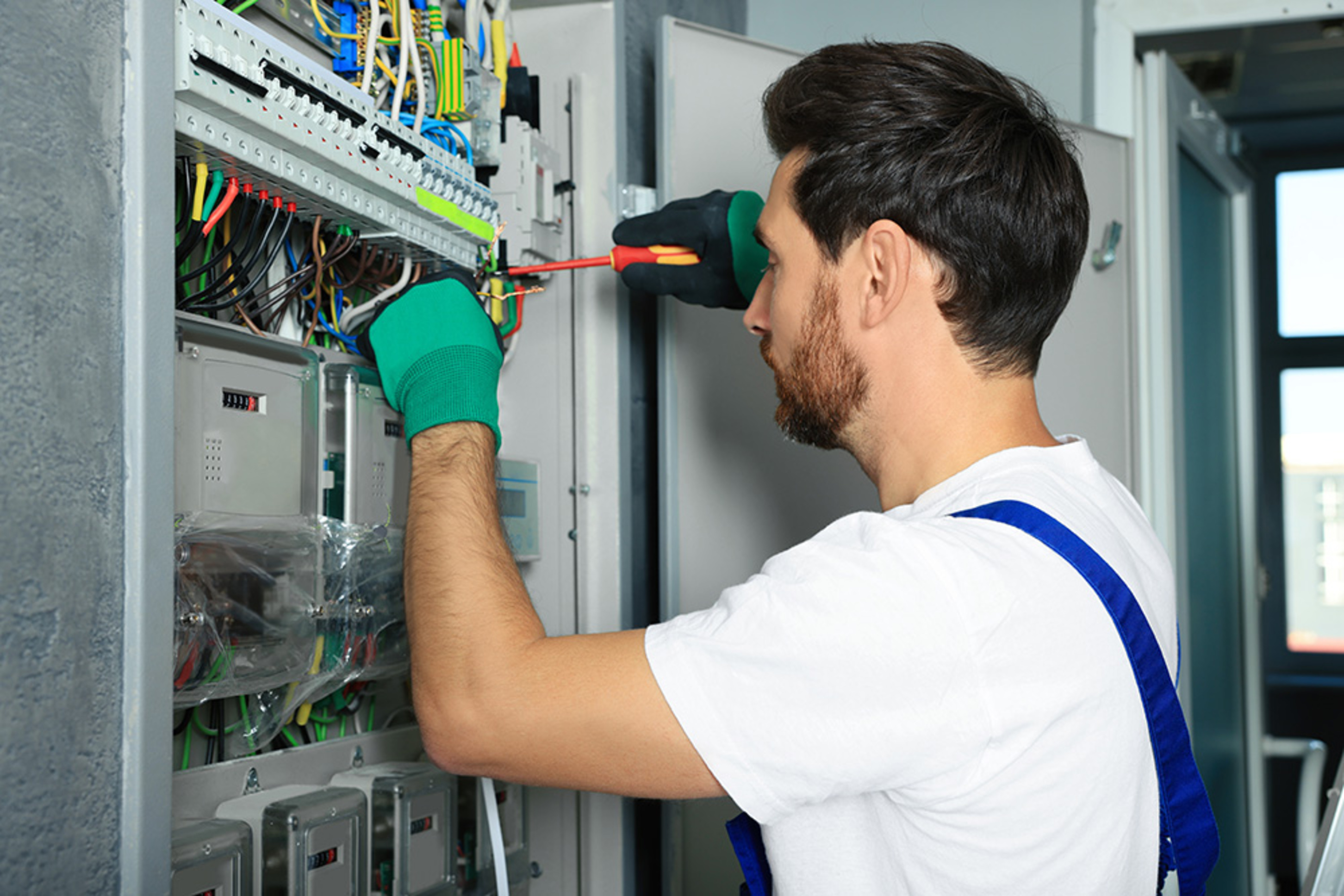 Nieder­spannungs­anlagen bei SJ-Elektrotechnik in Miesbach