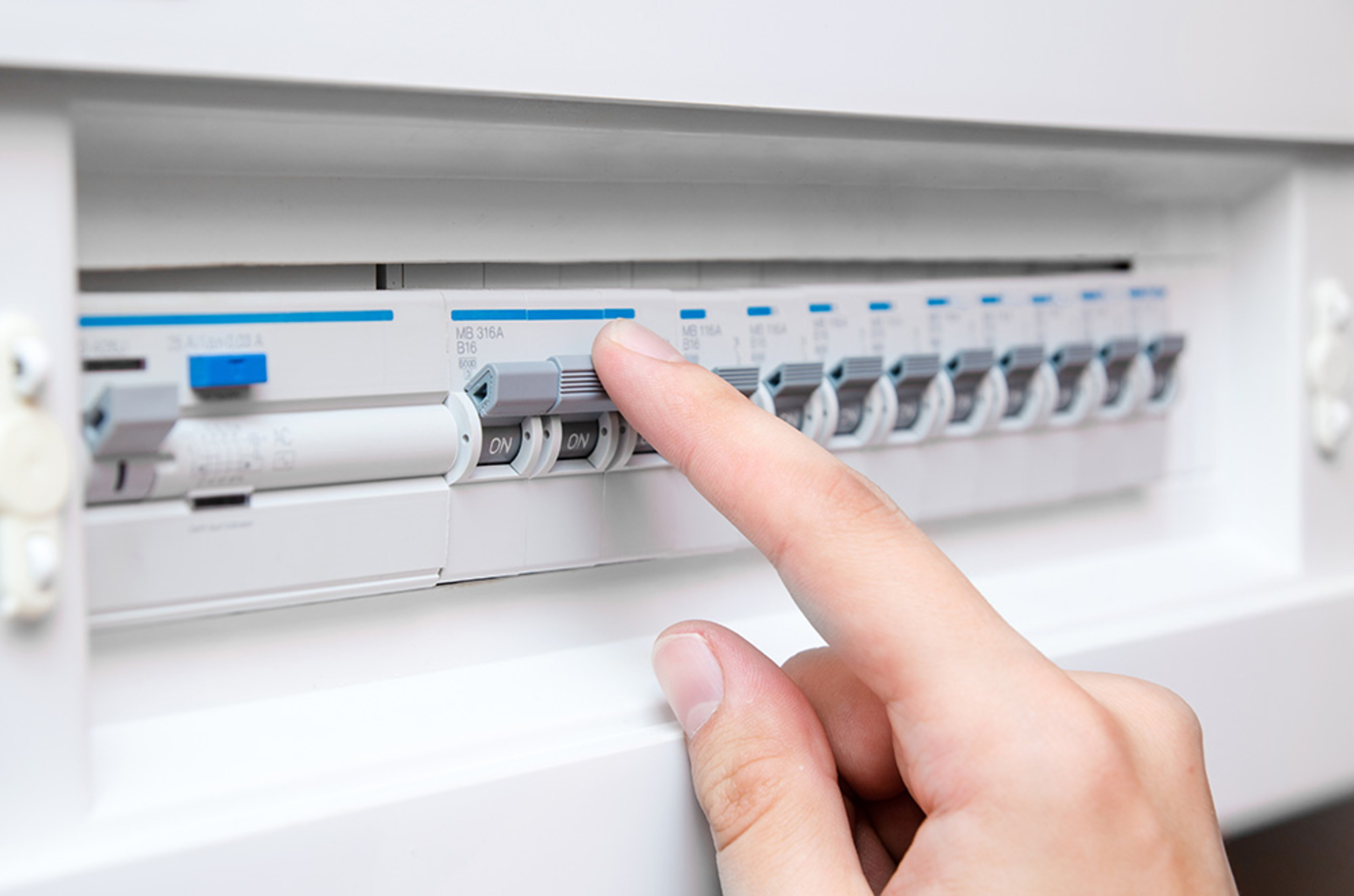 Schalt­schrank­bau bei SJ-Elektrotechnik in Miesbach